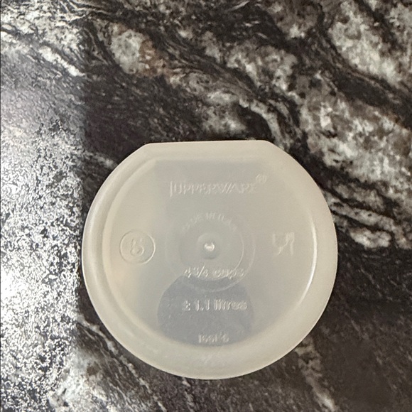 Tupperware Spaghetti Container - Picture 4 of 4